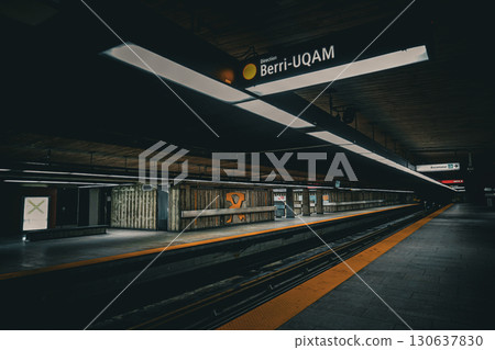 捷運月台上一片寂靜 130637830