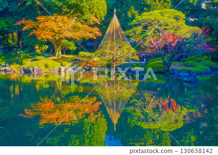 靜謐的秋日花園 靜謐的秋日花園 130638142