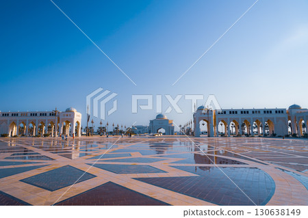 宮殿前的廣場 宮殿前的廣場 130638149