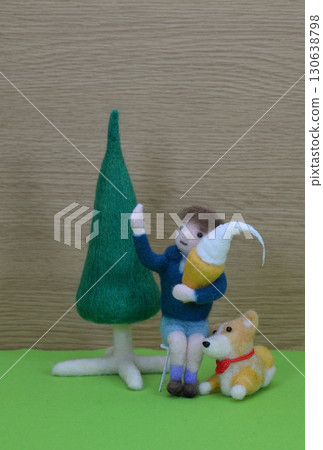 Child with soft serve ice cream 130638798