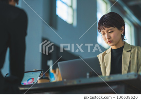 woman working 130639620
