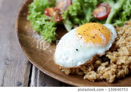 乾咖哩與大麥和米飯混合 130640753