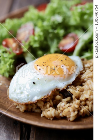 乾咖哩與大麥和米飯混合 130640754