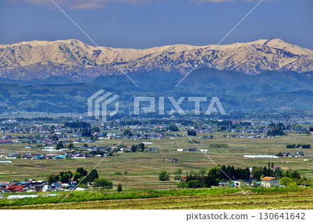 從飯豐山情人山眺望（福島縣喜多方市） 130641642