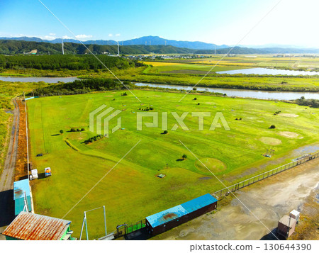 初秋時節北海道江差市公園高爾夫球場的鳥瞰圖 130644390