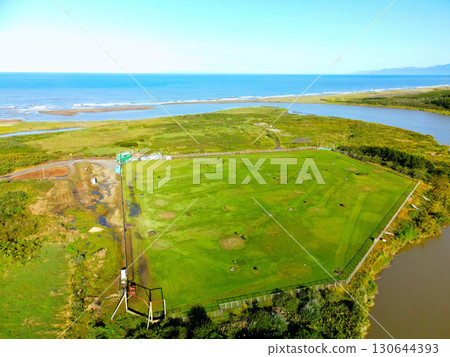 初秋時節北海道江差市公園高爾夫球場的鳥瞰圖 初秋時節北海道江差市公園高爾夫球場的鳥瞰圖 130644393