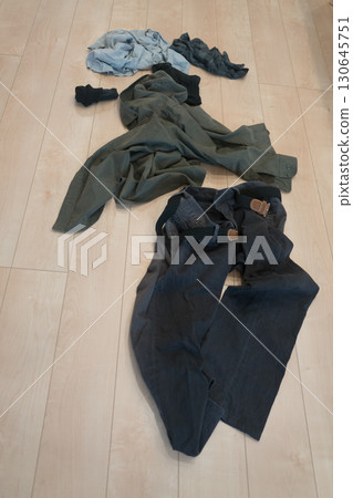 丟棄的衣服 130645751