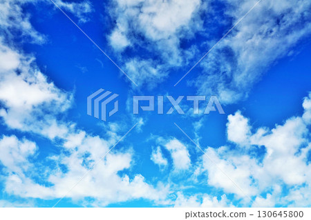 秋天天空和雲彩 130645800