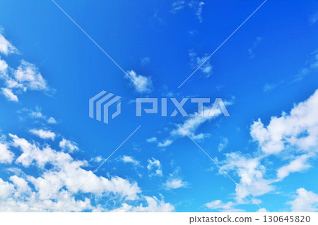 秋天天空和雲彩 130645820