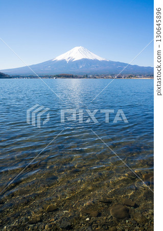 Clear lake water and Mt. Fuji 130645896