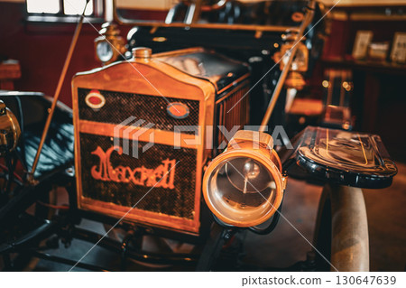 一輛古董車的前面 一輛古董車的前面 130647639