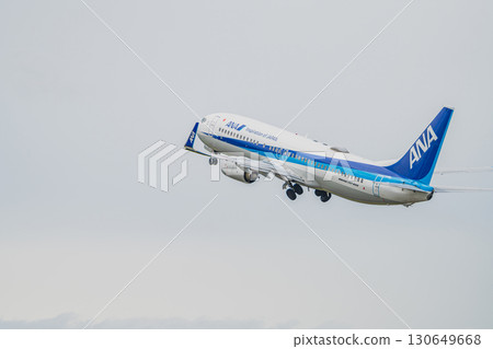 從牧之原市(靜岡縣)富士山靜岡機場起飛的飛機 從牧之原市(靜岡縣)富士山靜岡機場起飛的飛機 130649668