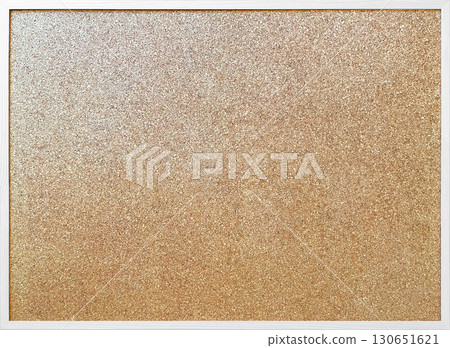 帶有白色薄木框的軟木板的背景圖像 帶有白色薄木框的軟木板的背景圖像 130651621