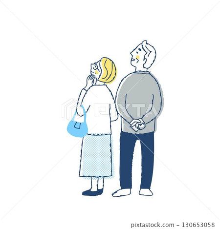 一對年長的夫婦微笑著抬頭 一對年長的夫婦微笑著抬頭 130653058