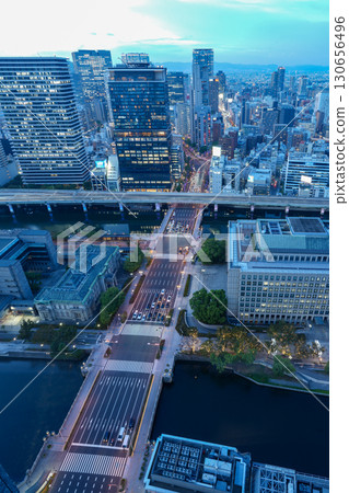 Night view of Midosuji, Nakanoshima, and Osaka Station from a high-rise building in Yodoyabashi, Osaka (photographed in September 2025) 130656496