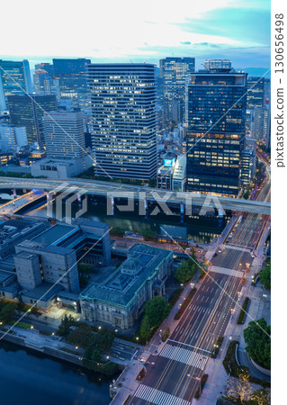 Night view of Midosuji, Nakanoshima, and Osaka Station from a high-rise building in Yodoyabashi, Osaka (photographed in September 2025) 130656498