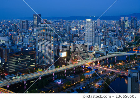 Night view of Midosuji, Nakanoshima, and Osaka Station from a high-rise building in Yodoyabashi, Osaka (photographed in September 2025) 130656505