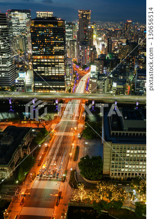 Night view of Midosuji, Nakanoshima, and Osaka Station from a high-rise building in Yodoyabashi, Osaka (photographed in September 2025) 130656514