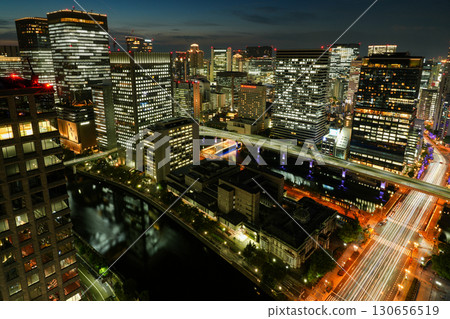 Night view of Midosuji, Nakanoshima, and Osaka Station from a high-rise building in Yodoyabashi, Osaka (photographed in September 2025) 130656519