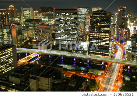 Night view of Midosuji, Nakanoshima, and Osaka Station from a high-rise building in Yodoyabashi, Osaka (photographed in September 2025) 130656521
