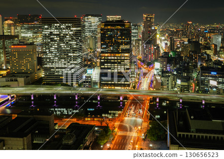 Night view of Midosuji, Nakanoshima, and Osaka Station from a high-rise building in Yodoyabashi, Osaka (photographed in September 2025) 130656523