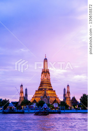 Wat Arun evening view 130658872