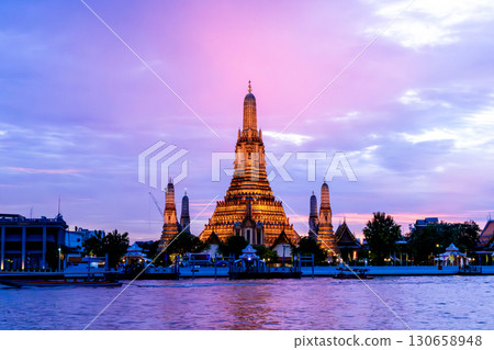 Wat Arun evening view 130658948