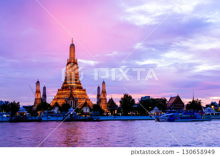 Wat Arun evening view 130658949