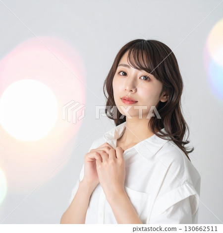 一個姿勢的年輕女子 130662511