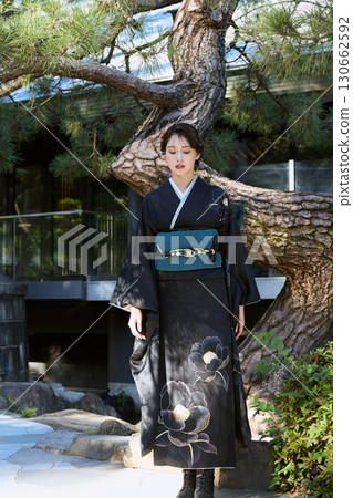 A woman in a kimono standing in front of a pine tree | Japanese garden, Japanese style, portrait 130662592