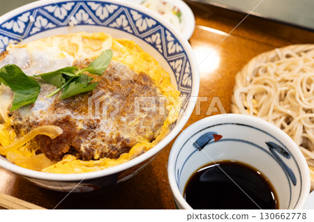 A delicious soba restaurant's pork cutlet bowl and soba set 130662778