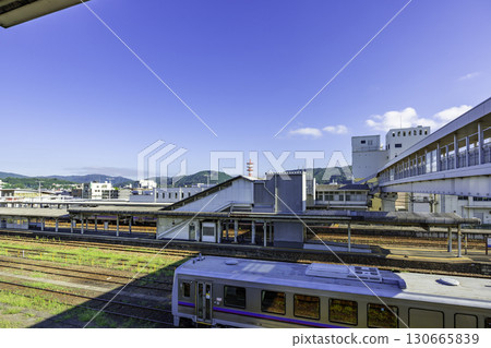 JR Miyoshi Station platform, Miyoshi City, Hiroshima Prefecture JR Miyoshi Station platform, Miyoshi City, Hiroshima Prefecture 130665839