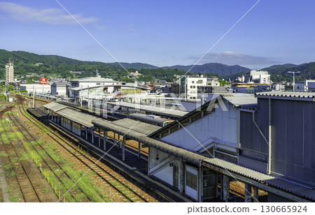 JR Miyoshi Station platform, Miyoshi City, Hiroshima Prefecture 130665924