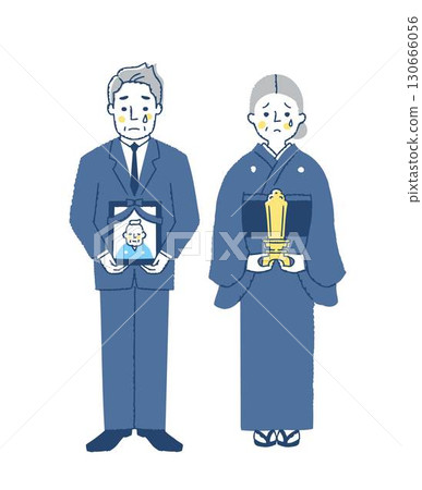 身著喪服的男子和女子手持死者遺像和祖先牌位 130666056