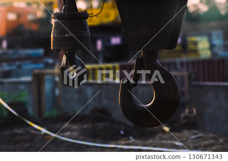 Crane hooks. Loading mechanisms for engaging the load. Crane hooks. Loading mechanisms for engaging the load. 130671343