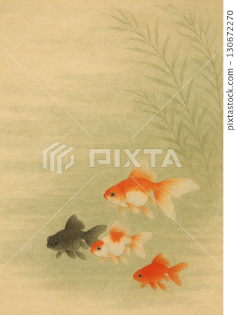 色彩繽紛的金魚在藻類周圍平靜地遊動 色彩繽紛的金魚在藻類周圍平靜地遊動 130672270