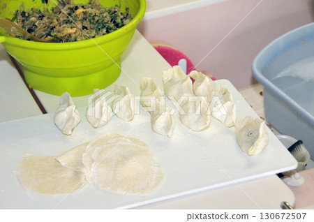 How to make homemade gyoza 130672507