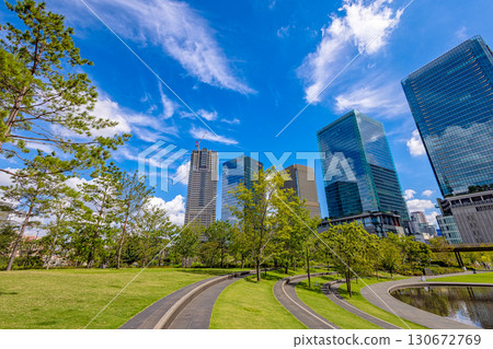 Grand Front Osaka(陽光明媚的九月早晨) Grand Front Osaka(陽光明媚的九月早晨) 130672769
