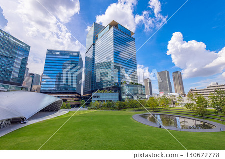 Grand Front Osaka(陽光明媚的九月早晨) Grand Front Osaka(陽光明媚的九月早晨) 130672778