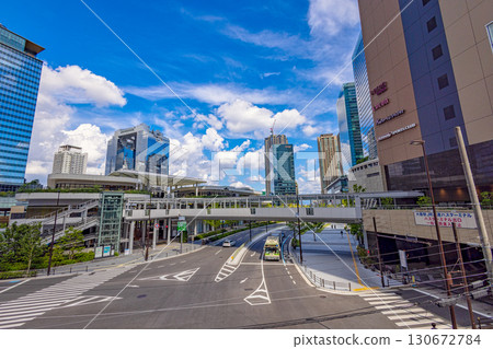 Grand Front Osaka(陽光明媚的九月早晨) Grand Front Osaka(陽光明媚的九月早晨) 130672784