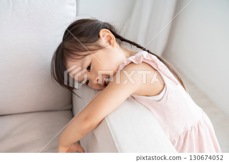 3歲女孩心情不好 130674052
