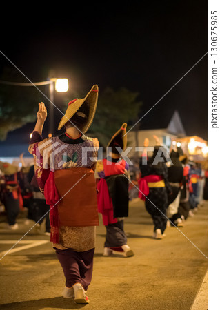 A woman dancing in a hem-stitched kimono and a woven hat at the Nishimonai Bon Odori Festival in 2025 in Akita Prefecture 130675985