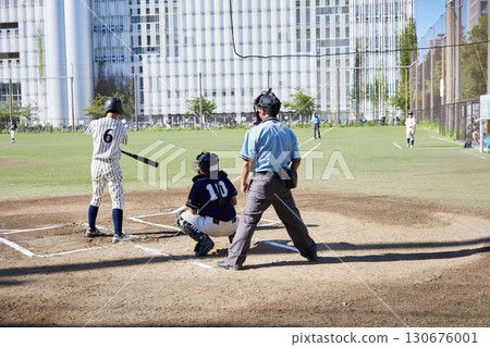 東京舉行的青少年棒球比賽（無臉） 130676001