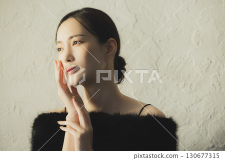 穿皮草的女人 130677315