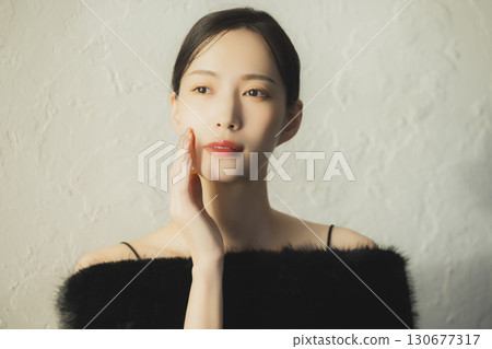 Woman wearing fur 130677317