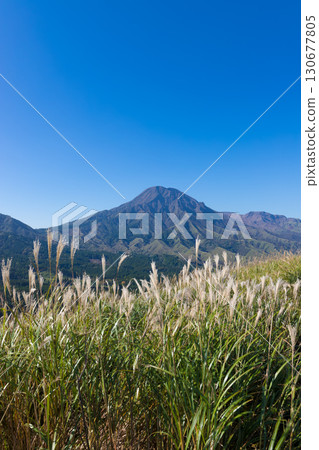 The mountains and blue sky of Minamiaso (Minamiaso, Kumamoto Prefecture) 130677805