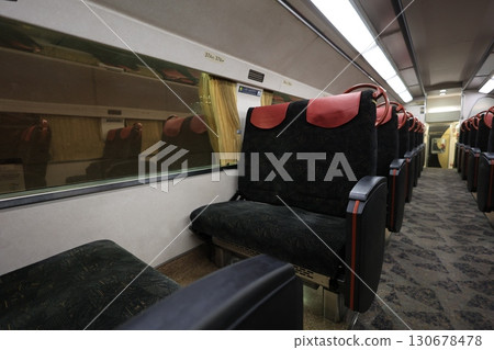 [Keihan] Inside the 8000 series car ~Second floor seats~ (Nakanoshima Line) 130678478