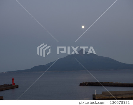Scenery of Rebun Island, Hokkaido: Mount Rishiri and the moon 130678521