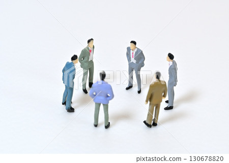 商人圈會議團結協作對話形象 商人圈會議團結協作對話形象 130678820