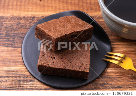 Chocolate brownies 130679321